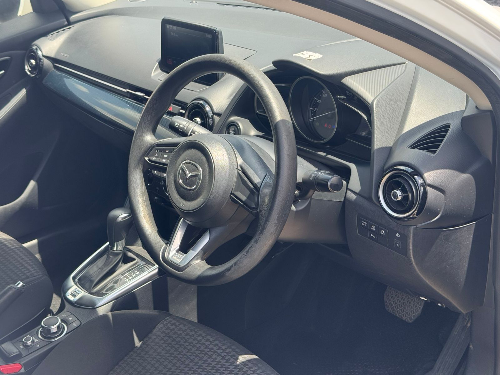 
								Mazda Demio full									