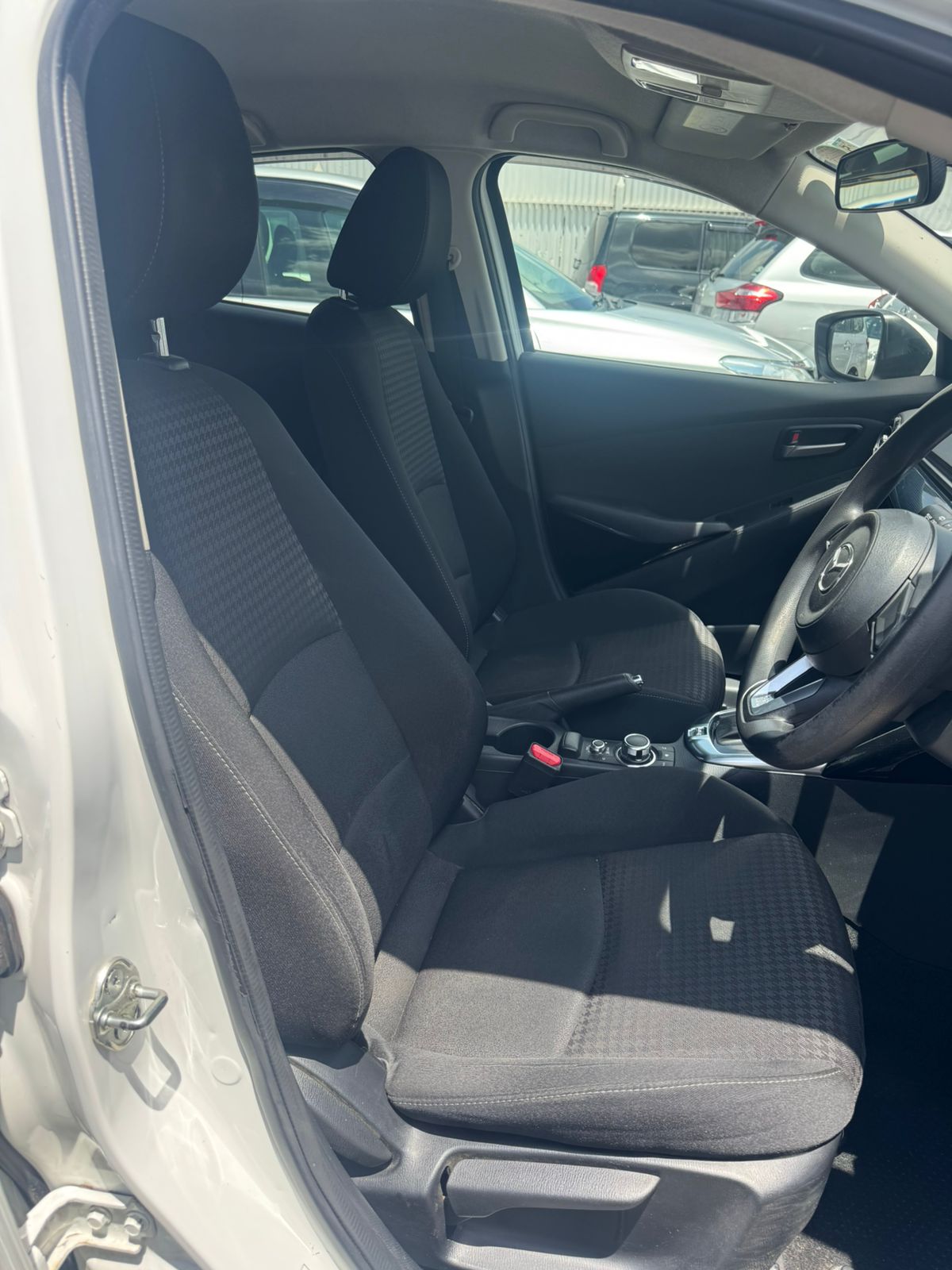 
								Mazda Demio full									