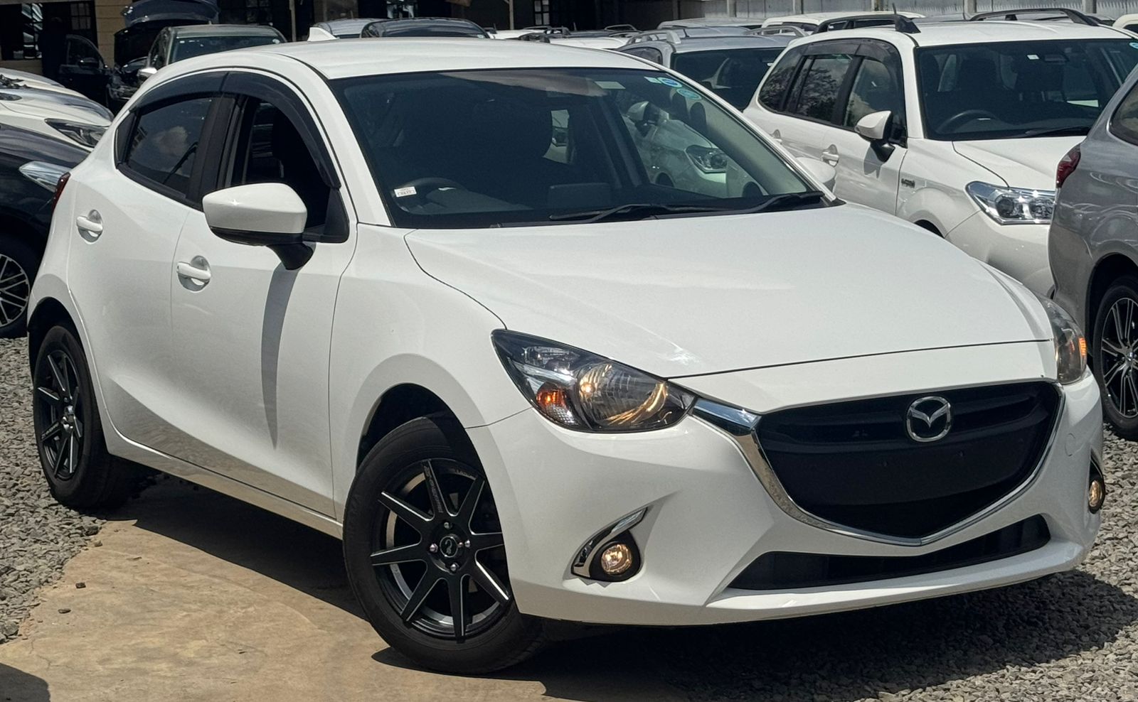 
								Mazda Demio full									