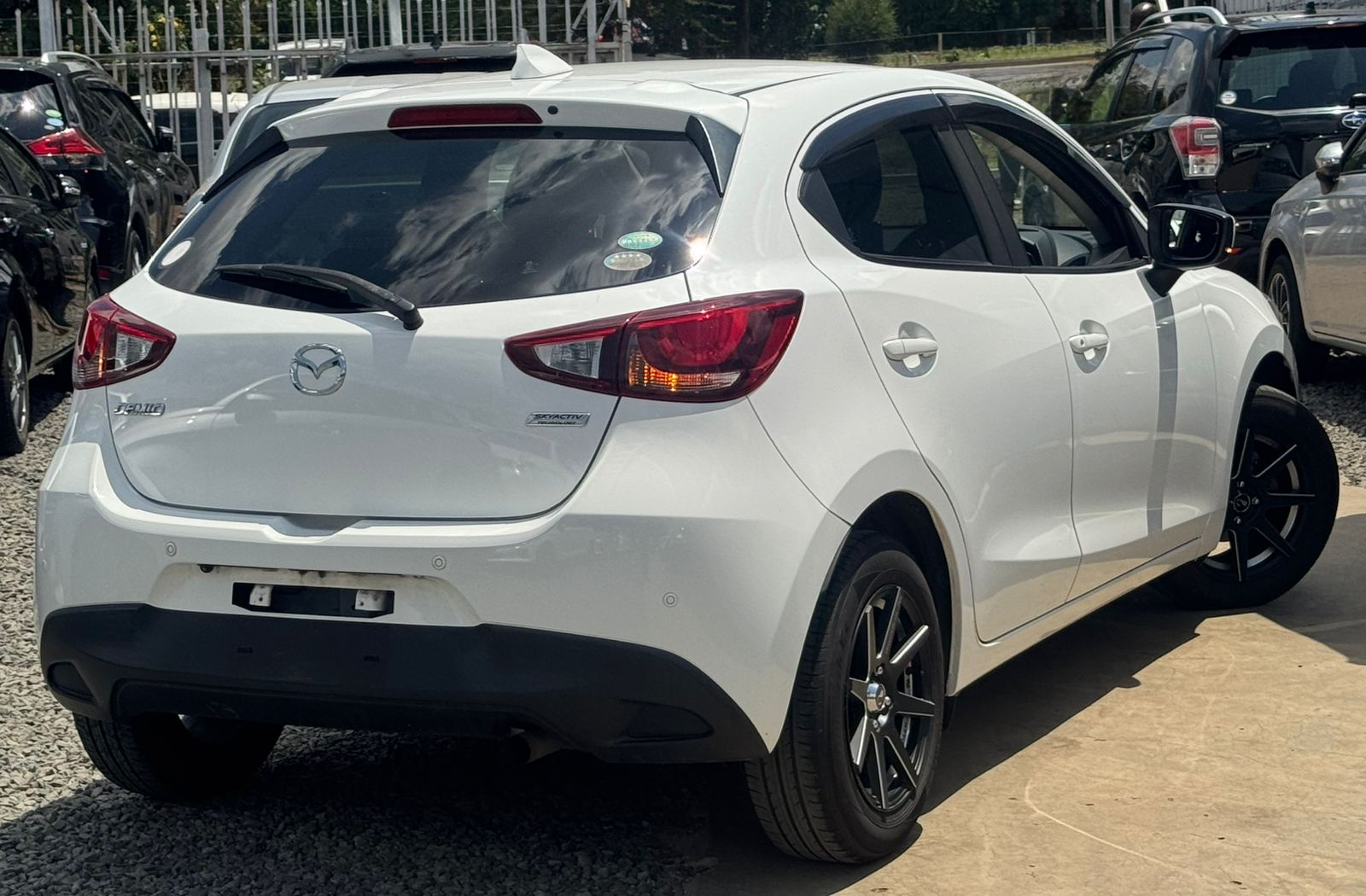 
								Mazda Demio full									