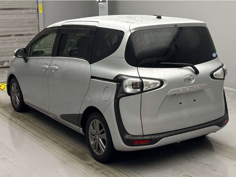 
								Toyota Sienta full									