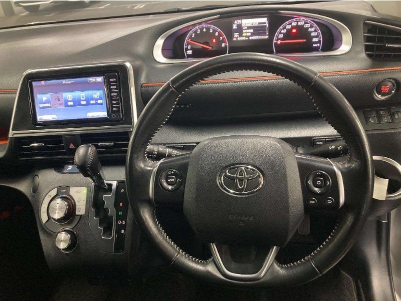 
								Toyota Sienta full									