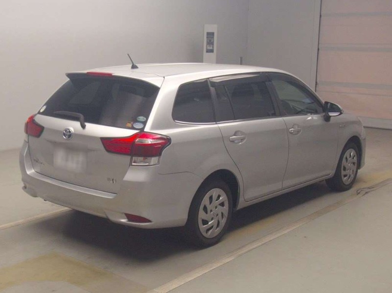 
								Toyota Fielder-Hybrid full									