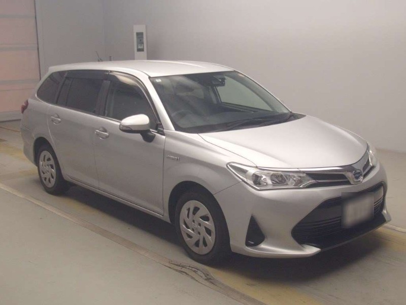 
								Toyota Fielder-Hybrid full									