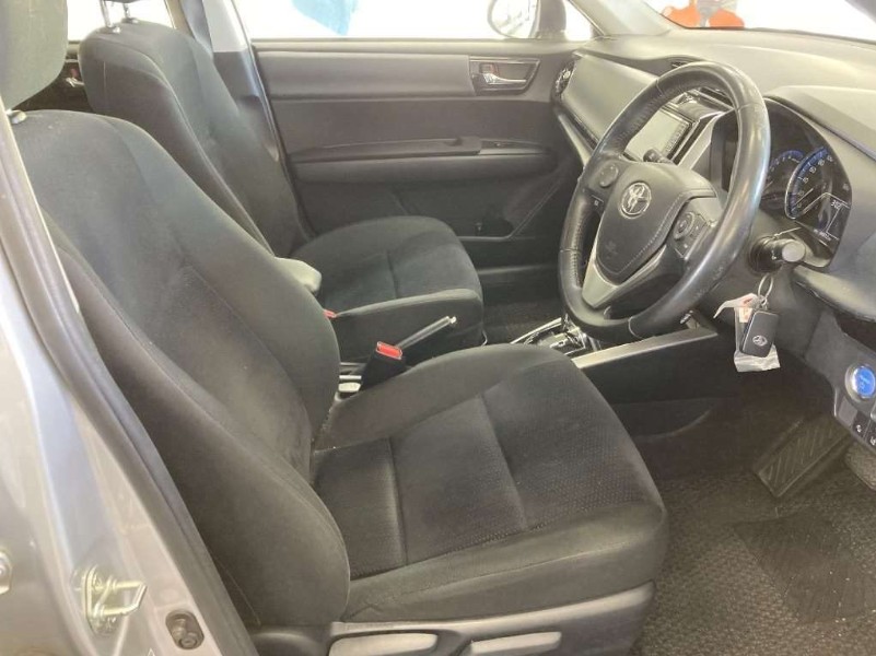 
								Toyota Fielder-Hybrid full									