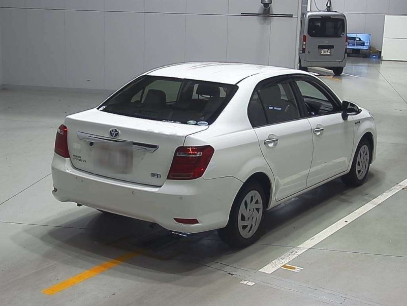 
								Toyota Axio-Hybrid full									